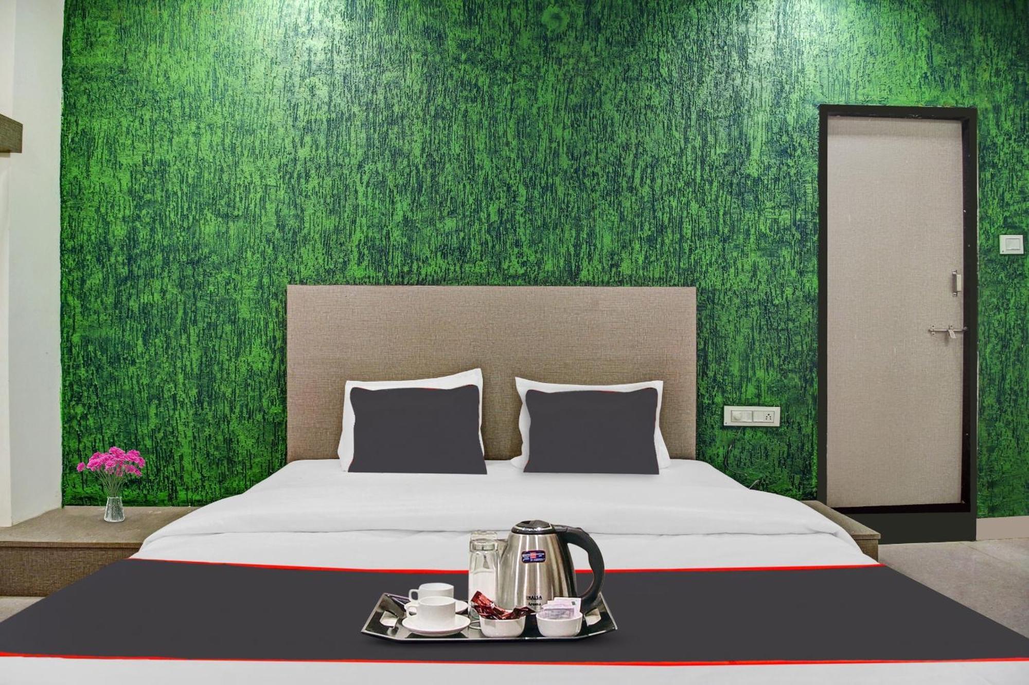 Super Collection O The Wishtler Hotel Bhopal Exterior foto